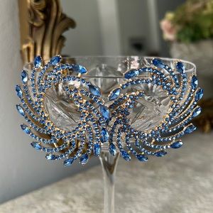 Stunning periwinkle earrings 💎